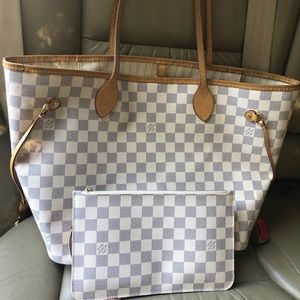 Louis Vuitton Neverfull MM with Matching Wristlet